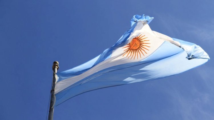 Dólar paralelo bate recorde na Argentina e chega a 289 pesos...