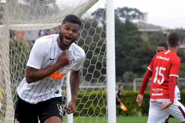 Após retornar do futebol espanhol, Corinthians empresta atacante ao Avaí