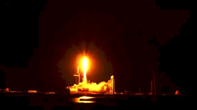 SpaceX lança Cargo Dragon com experimentos e suprimentos para a ISS