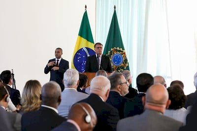 Bolsonaro e diplomatas: só 3 dos 10 maiores parceiros comerciais do Brasil foram à reunião