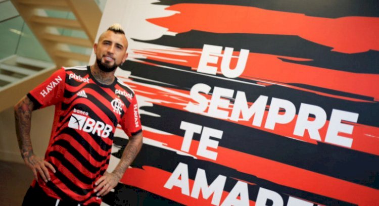 Flamengo lança nova camisa em homenagem à torcida; veja imagens