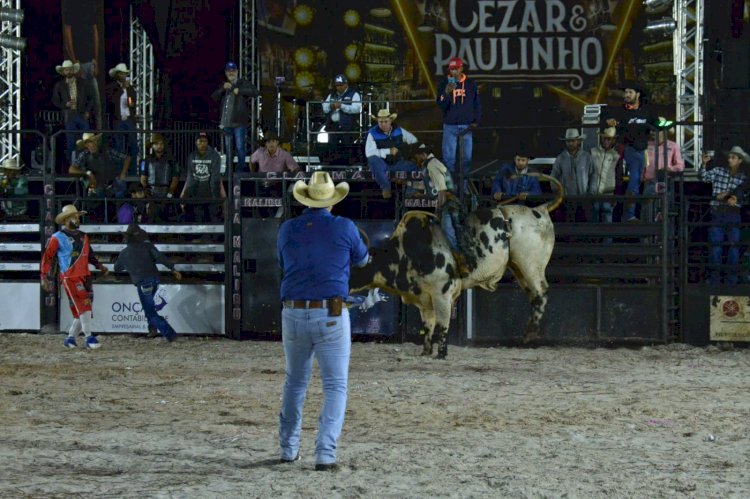 Carlos Bernardo participa do West Fest Rodeio em Ribas do Rio Pardo