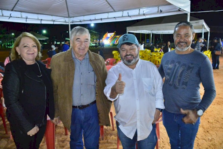 Em Coxim, Carlos Bernardo prestigia Rodeio dos Campeões
