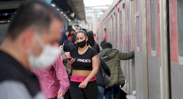 SP oficializa regra que desobriga passageiros do uso de máscara em ônibus, metrô e CPTM