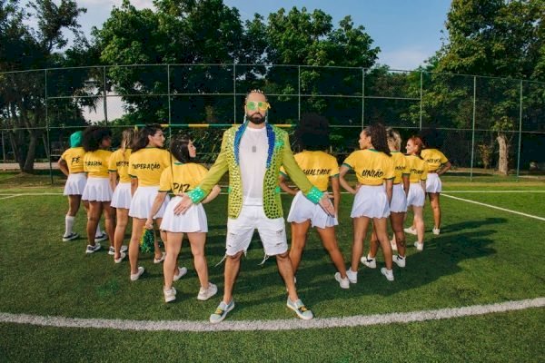 Latino sai na frente e lança a 1ª música para a Copa do Mundo