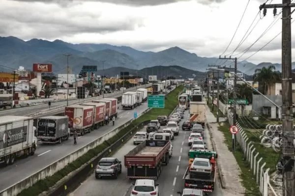 Governo cobra R$ 5,5 milhões em 912 multas a motoristas por bloqueios