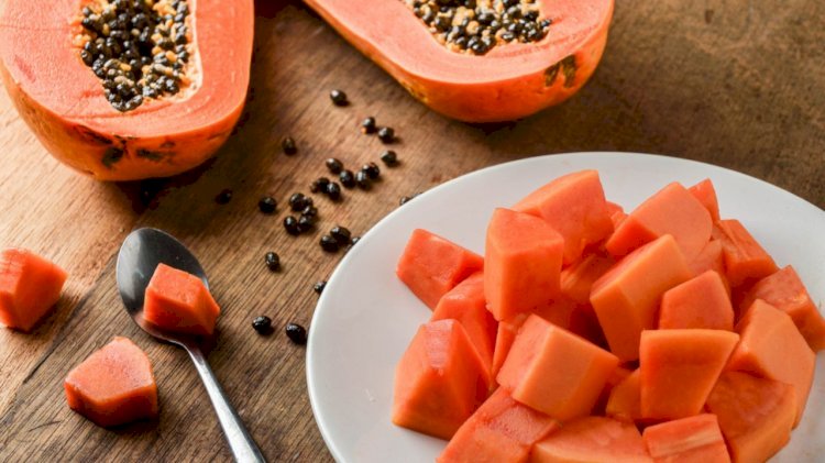 Mamão: confira 9 benefícios da fruta para o seu organismo