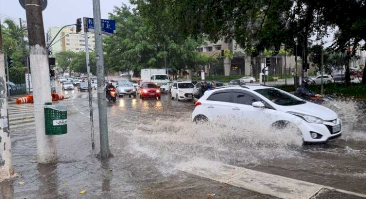 Cidade de São Paulo entra em estado de atenção para alagamentos com fortes chuvas