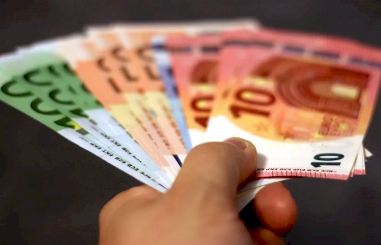 Nova Lei Cambial permite compra e venda de moeda estrangeira entre pessoas físicas até US$ 500; veja regras