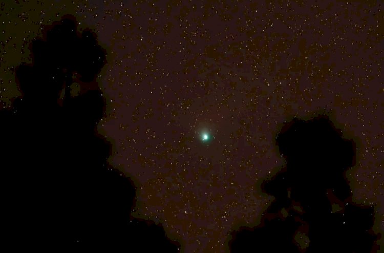 Fotos da passagem do cometa verde pela Terra após 50 mil anos são divulgadas