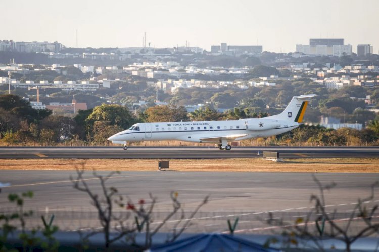 Deputado propõe mudar regras para ministros utilizarem voos da FAB