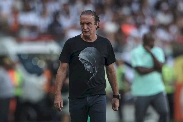 Jogadoras do Corinthians protestam contra chegada de Cuca
