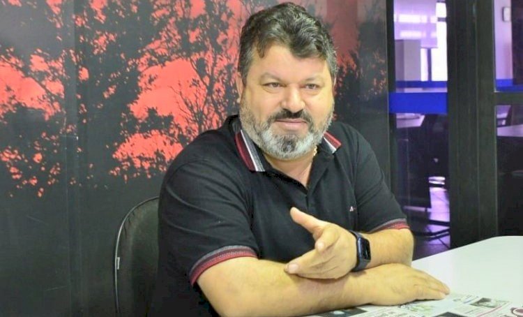 Carlos Bernardo deixa o MDB e analisa convites para nova filiação