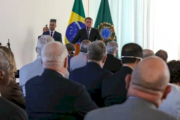TSE ordena exclusão de vídeo da reunião de Bolsonaro com embaixadores
