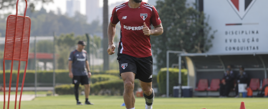 Lucas inicia nova fase de recuperação e São Paulo projeta retorno em outubro