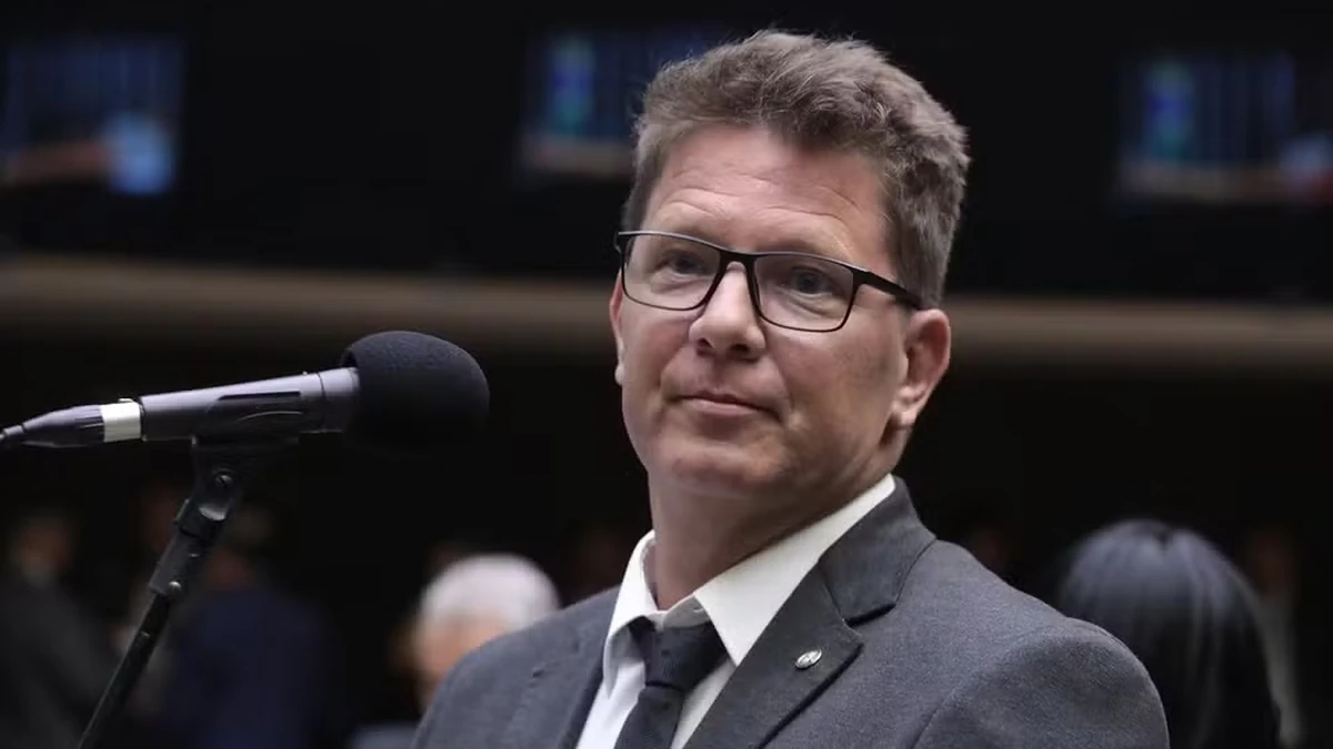 PF suspeita de fragmentação de valores para ocultar recursos públicos em filme sobre Bolsonaro