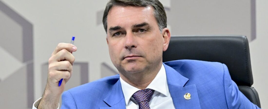 PF investiga financiamento do BRB a Flávio Bolsonaro para compra de mansão de R$ 6 milhões