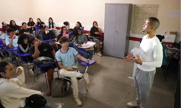 Enem 2026: inscritos automaticamente têm até 18 de outubro para escolher idioma da prova